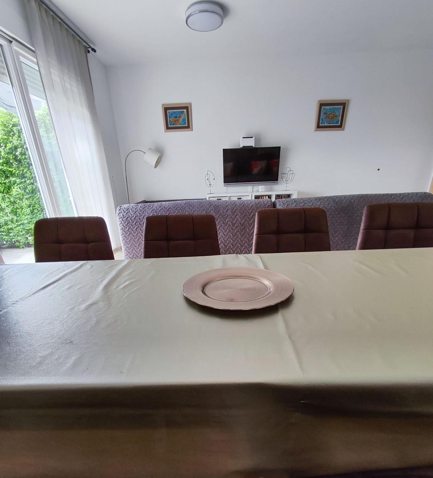 House Natali 70M From The Beach - Free Ev Top Up Rtina Bagian luar foto