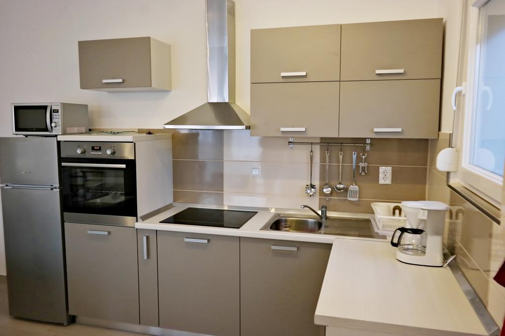 House Natali 70M From The Beach - Free Ev Top Up Rtina Bagian luar foto