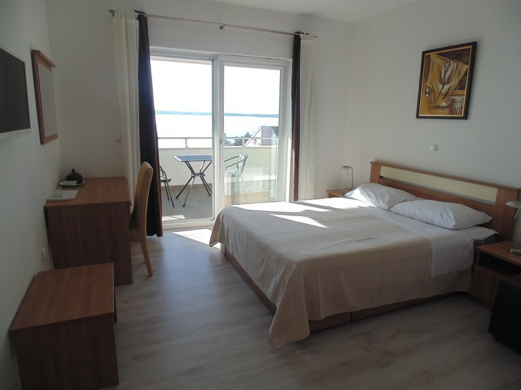 House Natali 70M From The Beach - Free Ev Top Up Rtina Bagian luar foto