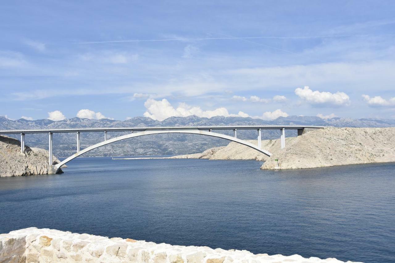 House Natali 70M From The Beach - Free Ev Top Up Rtina Bagian luar foto
