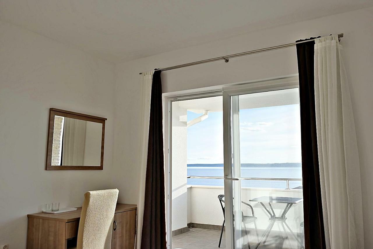 House Natali 70M From The Beach - Free Ev Top Up Rtina Bagian luar foto