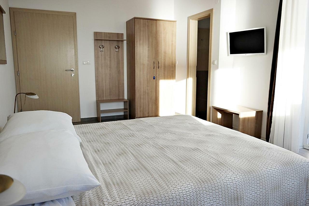 House Natali 70M From The Beach - Free Ev Top Up Rtina Bagian luar foto
