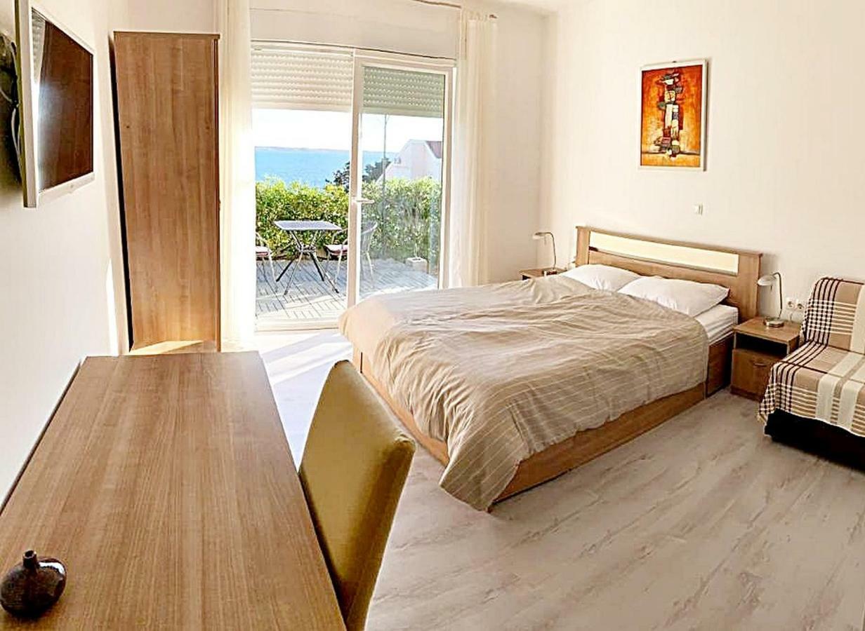 House Natali 70M From The Beach - Free Ev Top Up Rtina Bagian luar foto