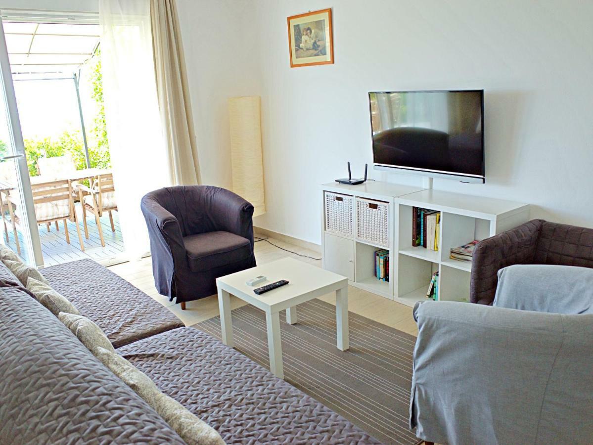 House Natali 70M From The Beach - Free Ev Top Up Rtina Bagian luar foto