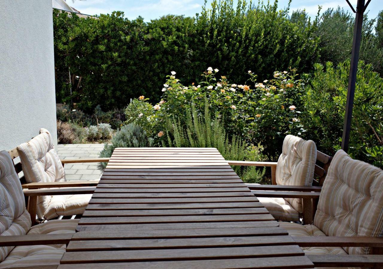 House Natali 70M From The Beach - Free Ev Top Up Rtina Bagian luar foto
