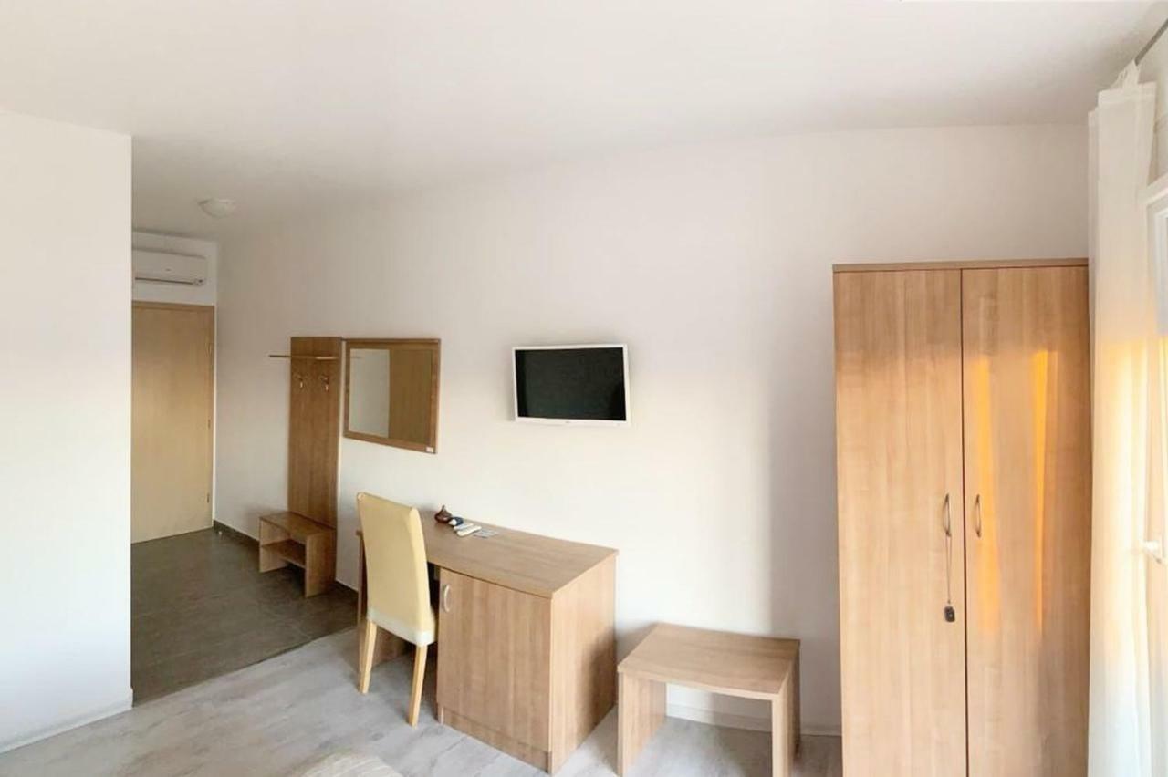 House Natali 70M From The Beach - Free Ev Top Up Rtina Bagian luar foto